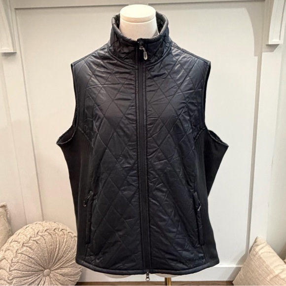 L.L. Bean Jackets & Blazers - L.L. Bean Women's Black Quilted Vest Size 2XL